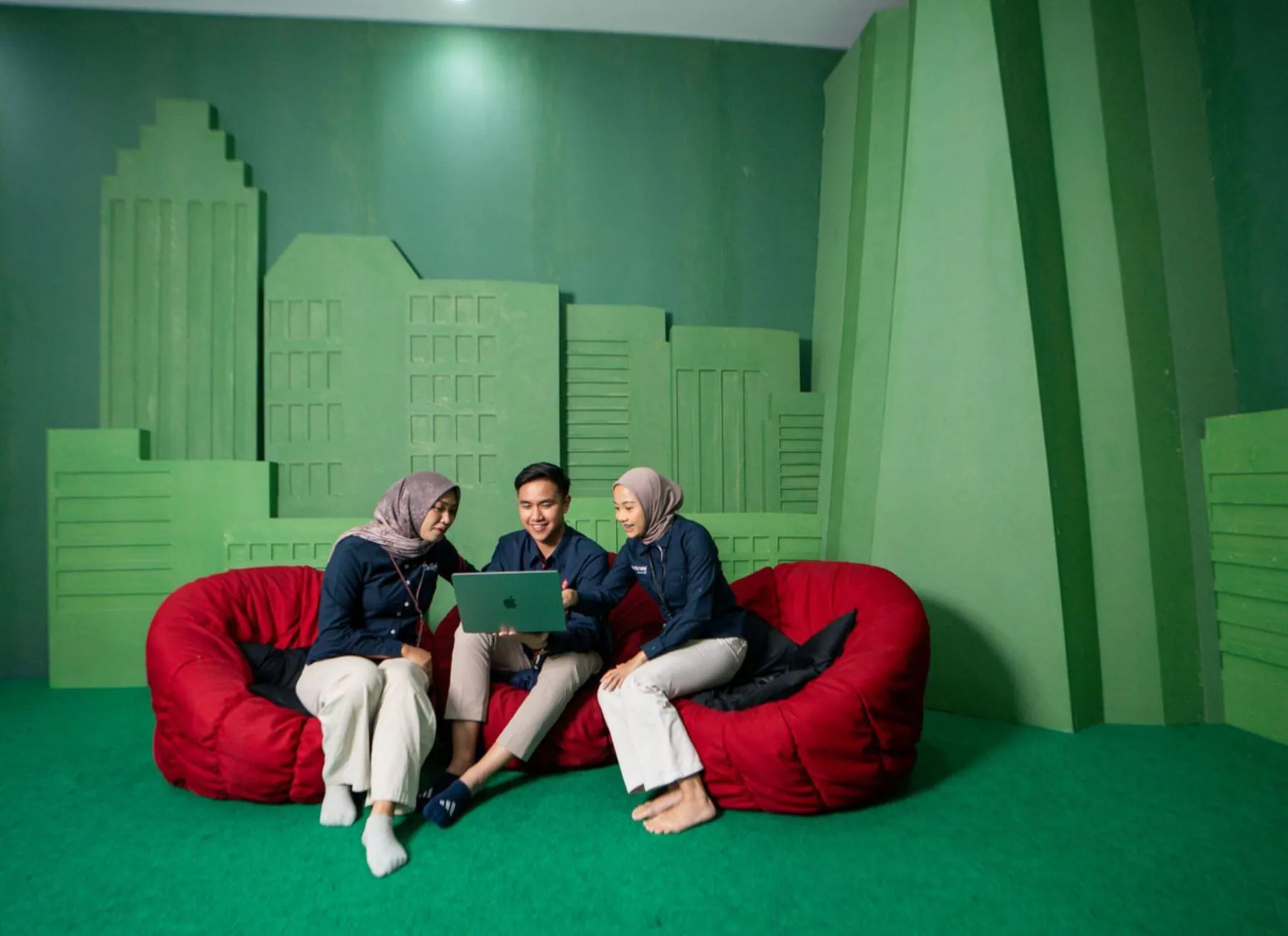 Smart Office berbasis IoT dan AI untuk mendukung efisiensi, keamanan, dan pengelolaan kantor