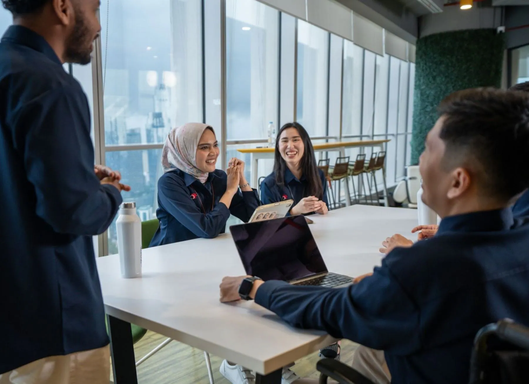 Data center perusahaan yang aman dan andal