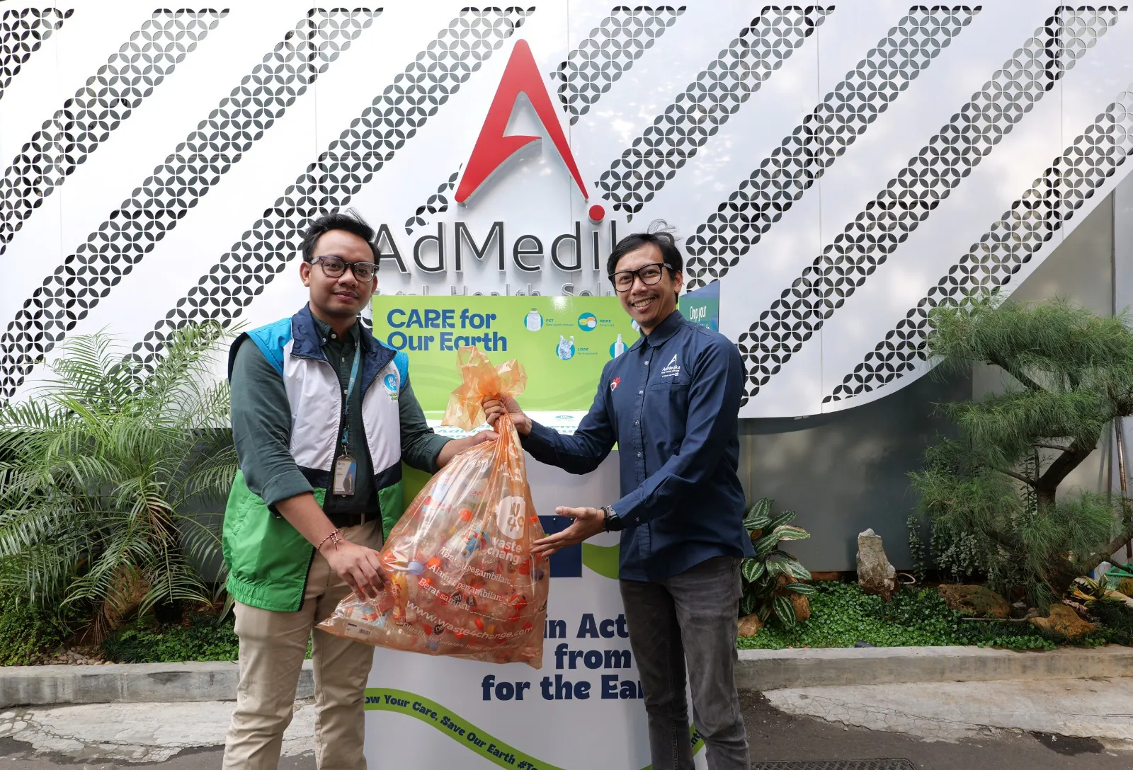 AdMedika Gandeng Waste4Change