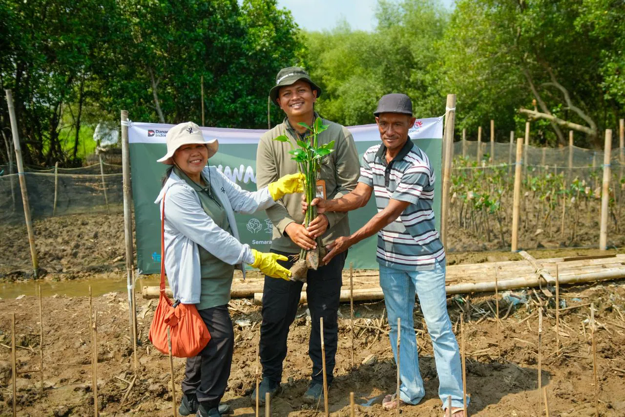 Cara Telkom Galakkan Penanaman Mangrove di Pesisir Semarang