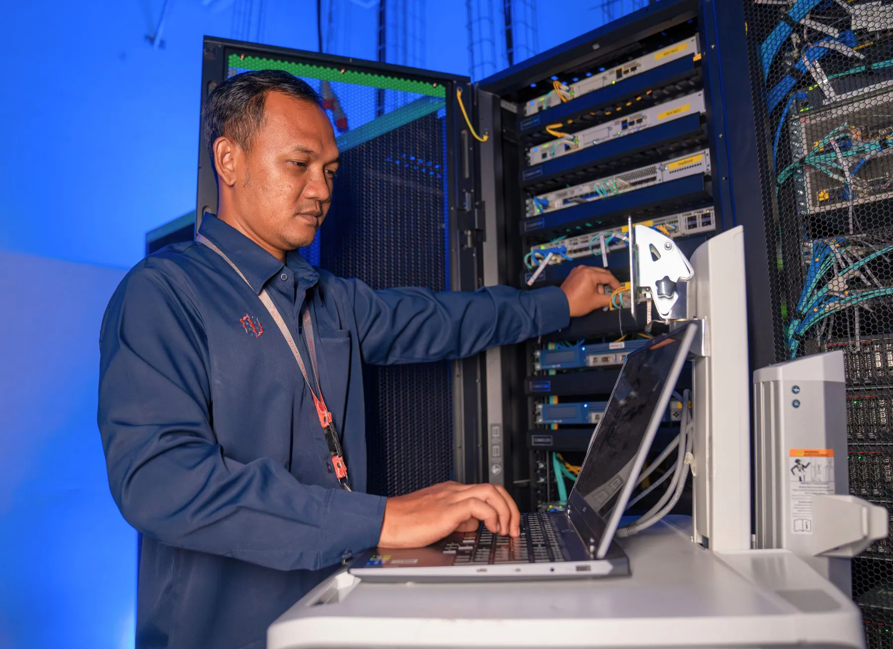 Jaringan internet global yang mendukung operasional bisnis modern dengan konektivitas stabil dari Solusi Enterprise Telkom Indonesia