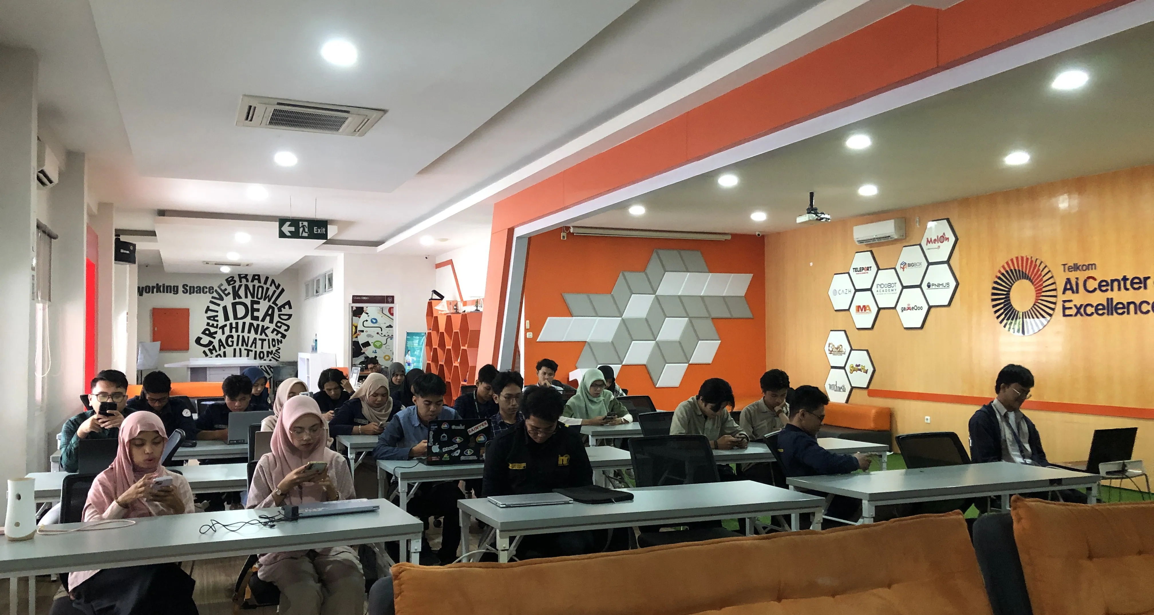 Telkom Tingkatkan Kapabilitas Developer Lewat AI Connect Offline Series di Makassar