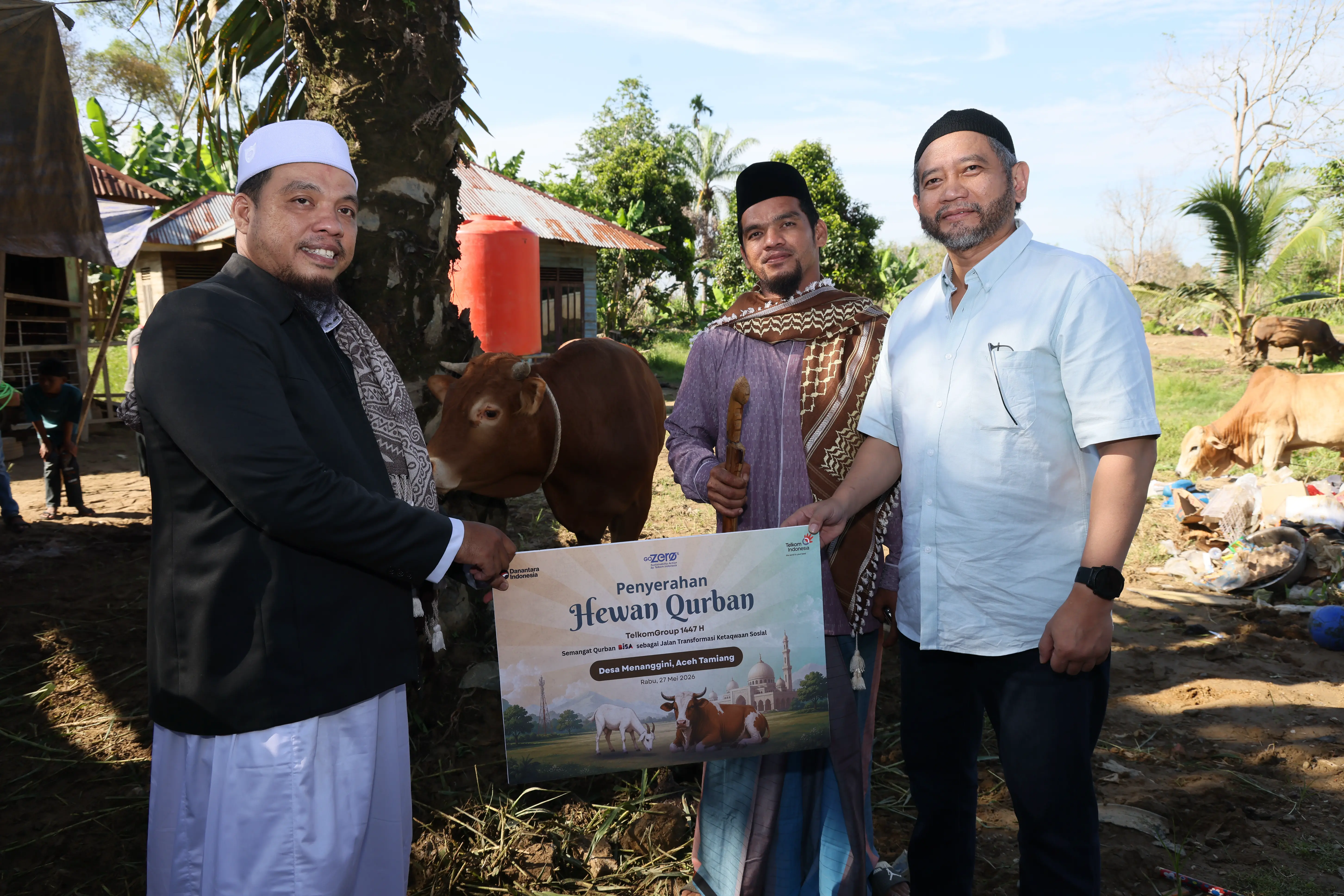 Telkom bersama Ponpes Fajrussalam Salurkan Hewan Kurban untuk Masyarakat Aceh Tamiang