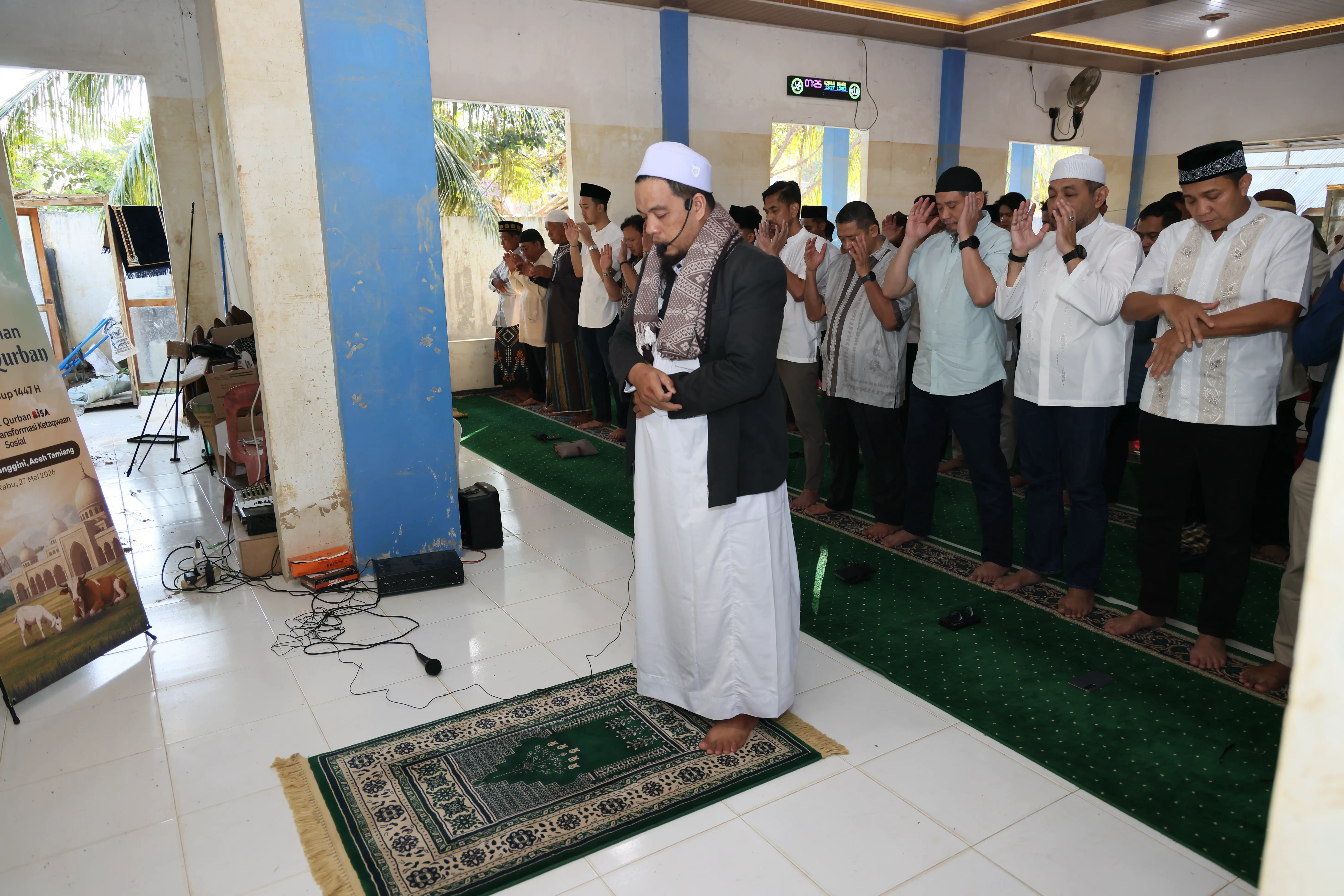 Telkom bersama Ponpes Fajrussalam Salurkan Hewan Kurban untuk Masyarakat Aceh Tamiang