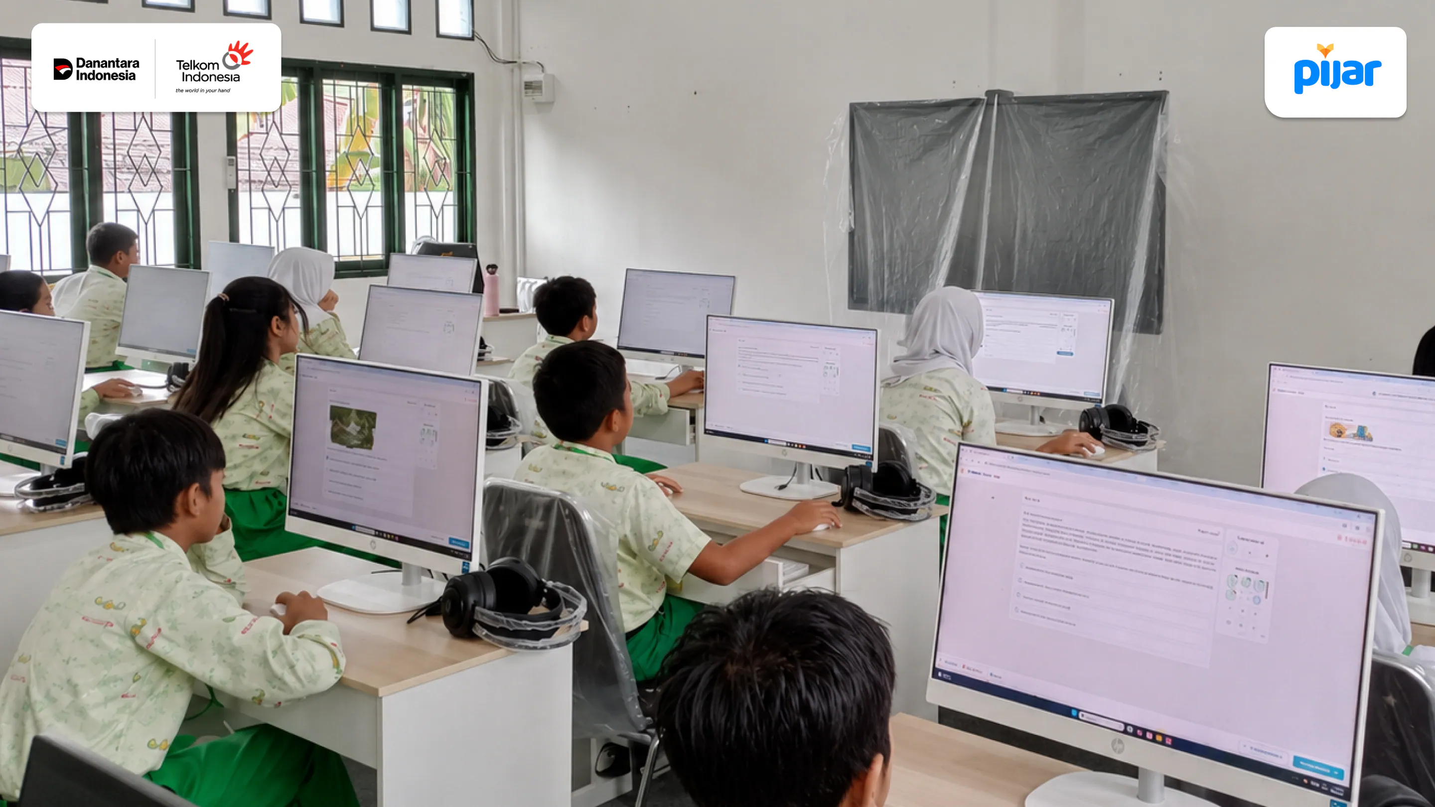 Telkom mendukung penyelenggaraan TKA bekerja sama dengan Dinas Pendidikan Kabupaten Karawang dan Kabupaten Boalemo sebagai bagian dari persiapan implementasi asesmen berbasis digital.