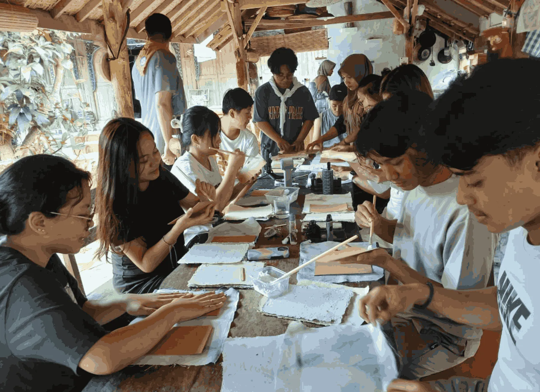 Turning Paper Waste into Aesthetic Creations, Underwater Crafting Brings ‘EcoArt’ to the Pitching Stage of Bumi Berseru Fest 2025