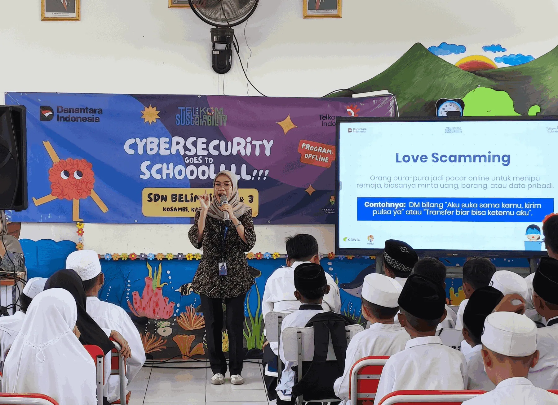 Tingkatkan Literasi Digital Generasi Muda, Telkom Dampingi 420 Siswa Belajar Beraktivitas Aman di Internet Lewat CyberHeroes