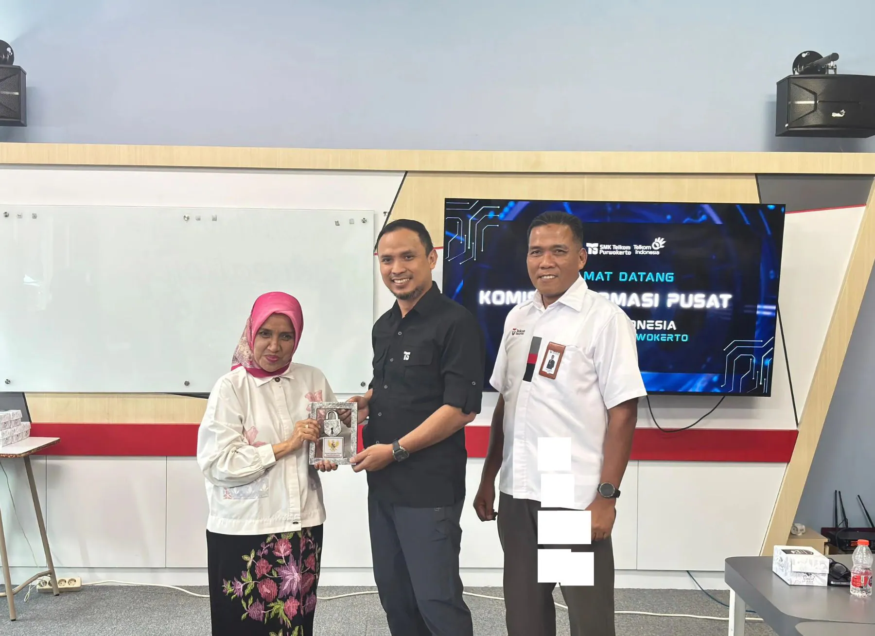 Telkom Dukung Literasi Keterbukaan Informasi Publik melalui Edukasi Bersama Komisi Informasi Pusat di SMK Telkom Purwokerto