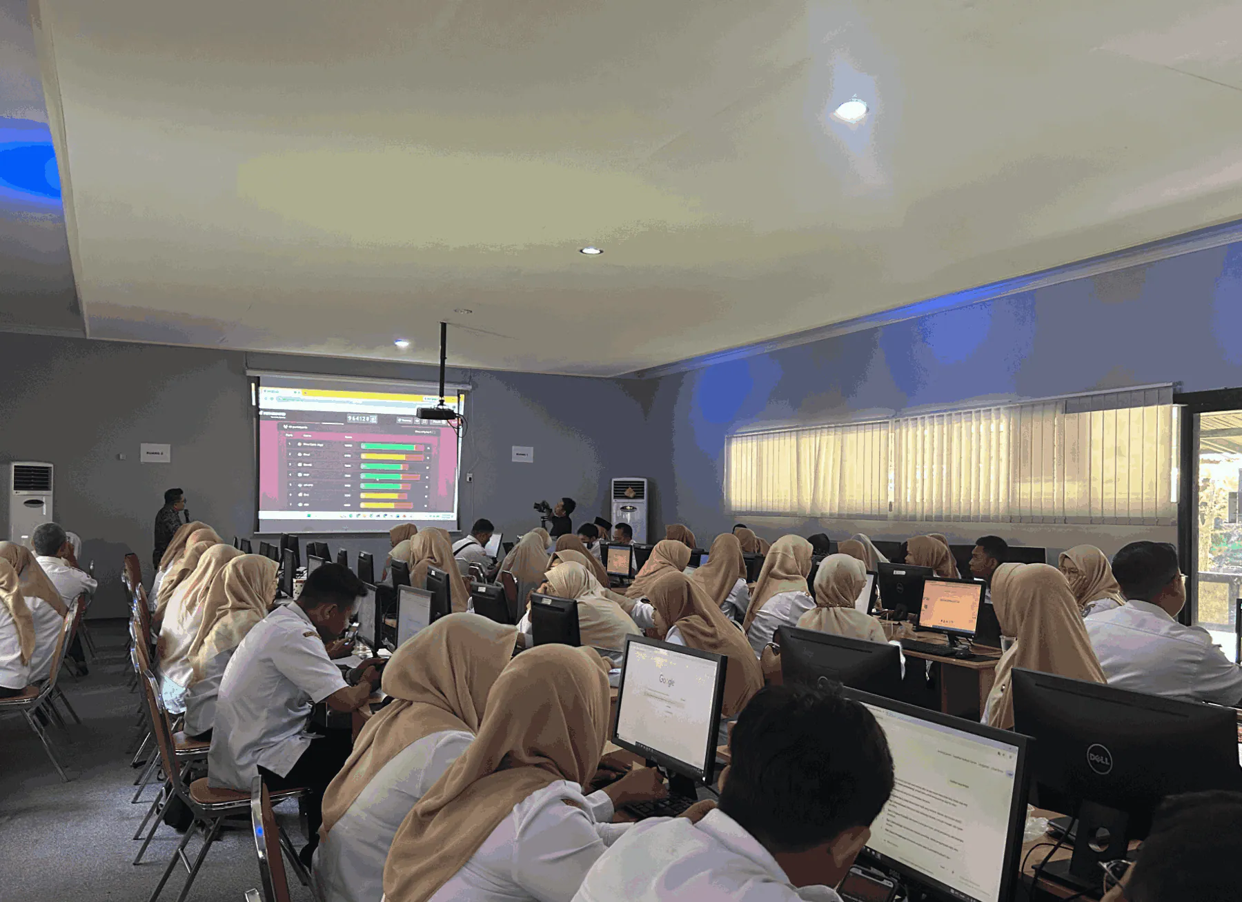 Momentum of 61 Years, Telkom Strengthens Digital Education Through Infrastructure Support and AI Literacy in West Kalimantan